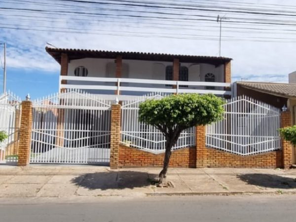 Vendo Casa de esquina com 6 quartos no Guará I, 360m²